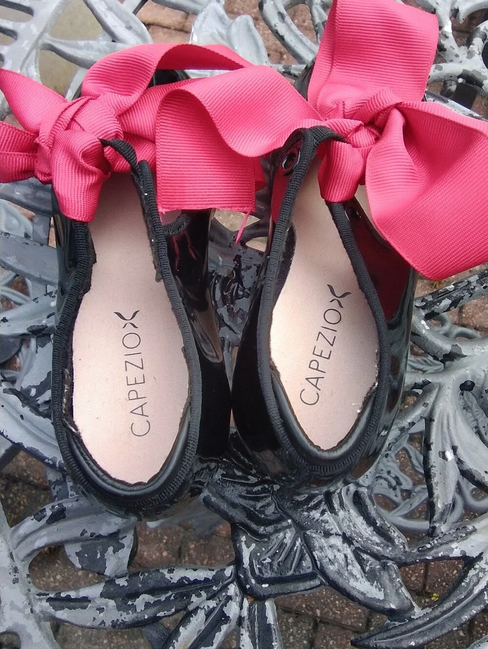 Girls Capezio Black Patent  Tap Shoes with Bright Red  Bows
